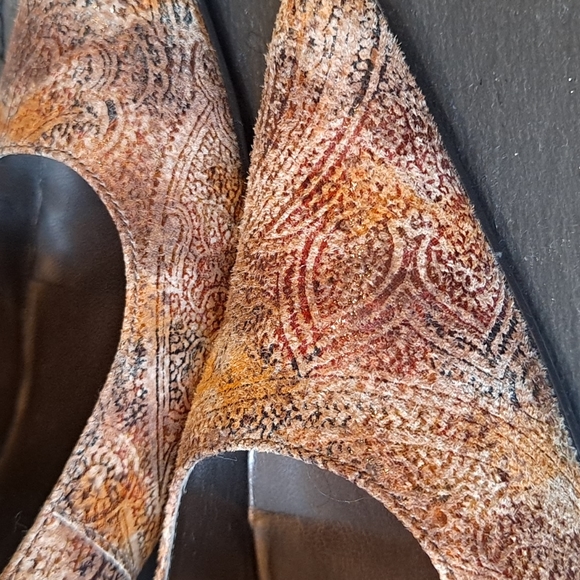 Moda Spana Pointed Leather Heels - Picture 6 of 12